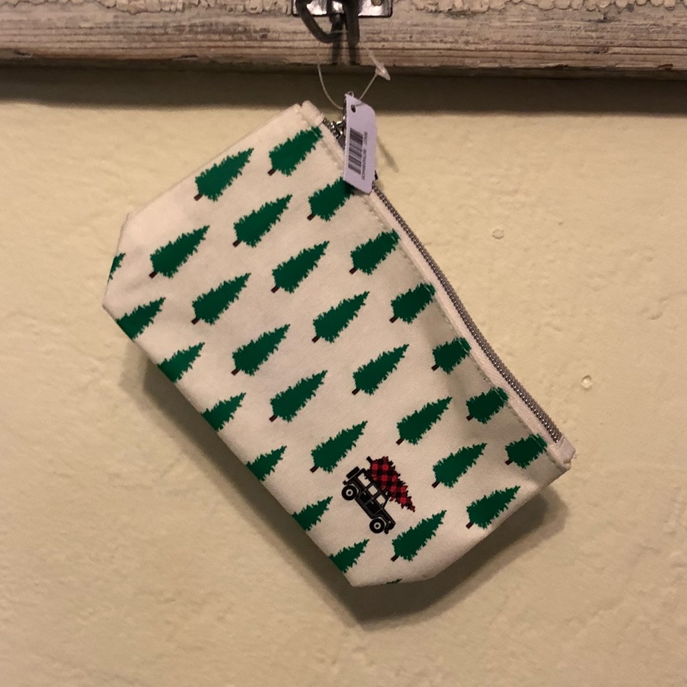 🎉🎉SOLD🎉🎉Small makeup carry bag